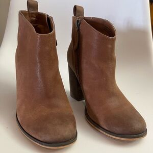 Brown Leather Ankle Boots. 6.5 but fits like a 6. Gently worn.